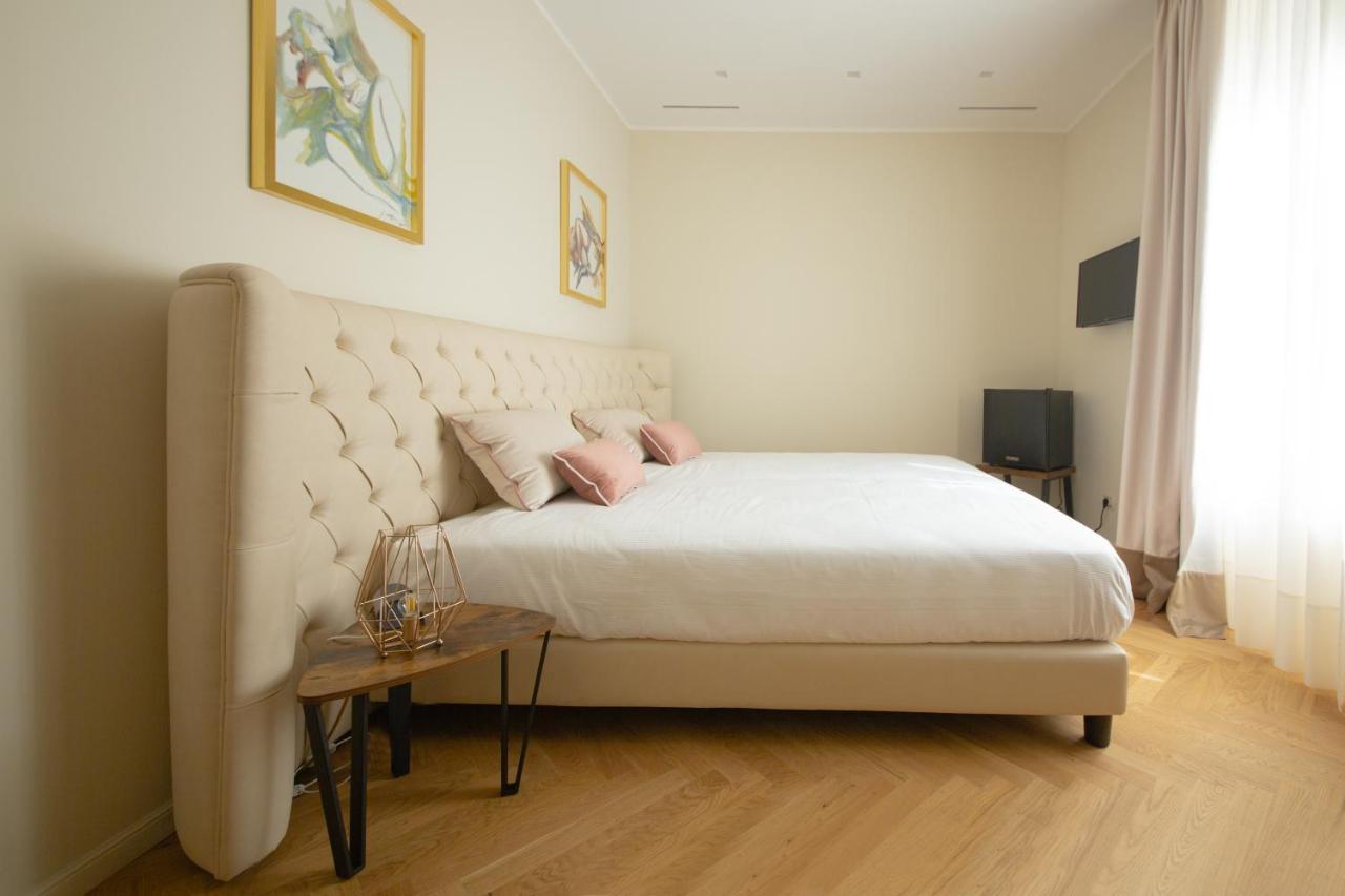 Bed and Breakfast Casa Vittoria Napoli - Santa Lucia Esterno foto