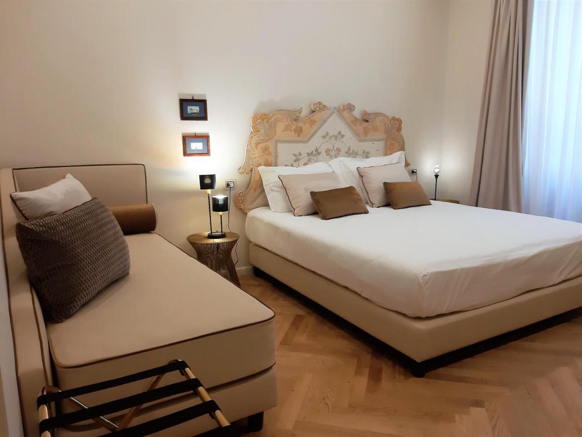 Bed and Breakfast Casa Vittoria Napoli - Santa Lucia Esterno foto